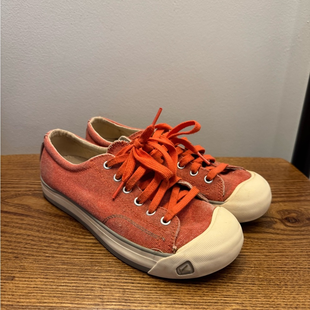Keen women’s Colorado lace up canvass sneakers size 8.5